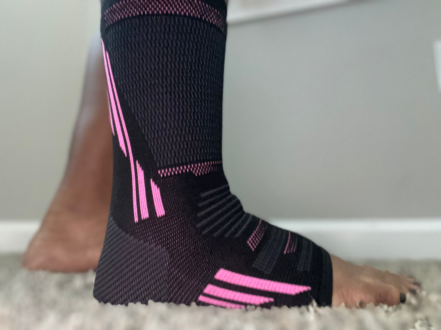 Come Get Compressed Unisex Ankle Socks
